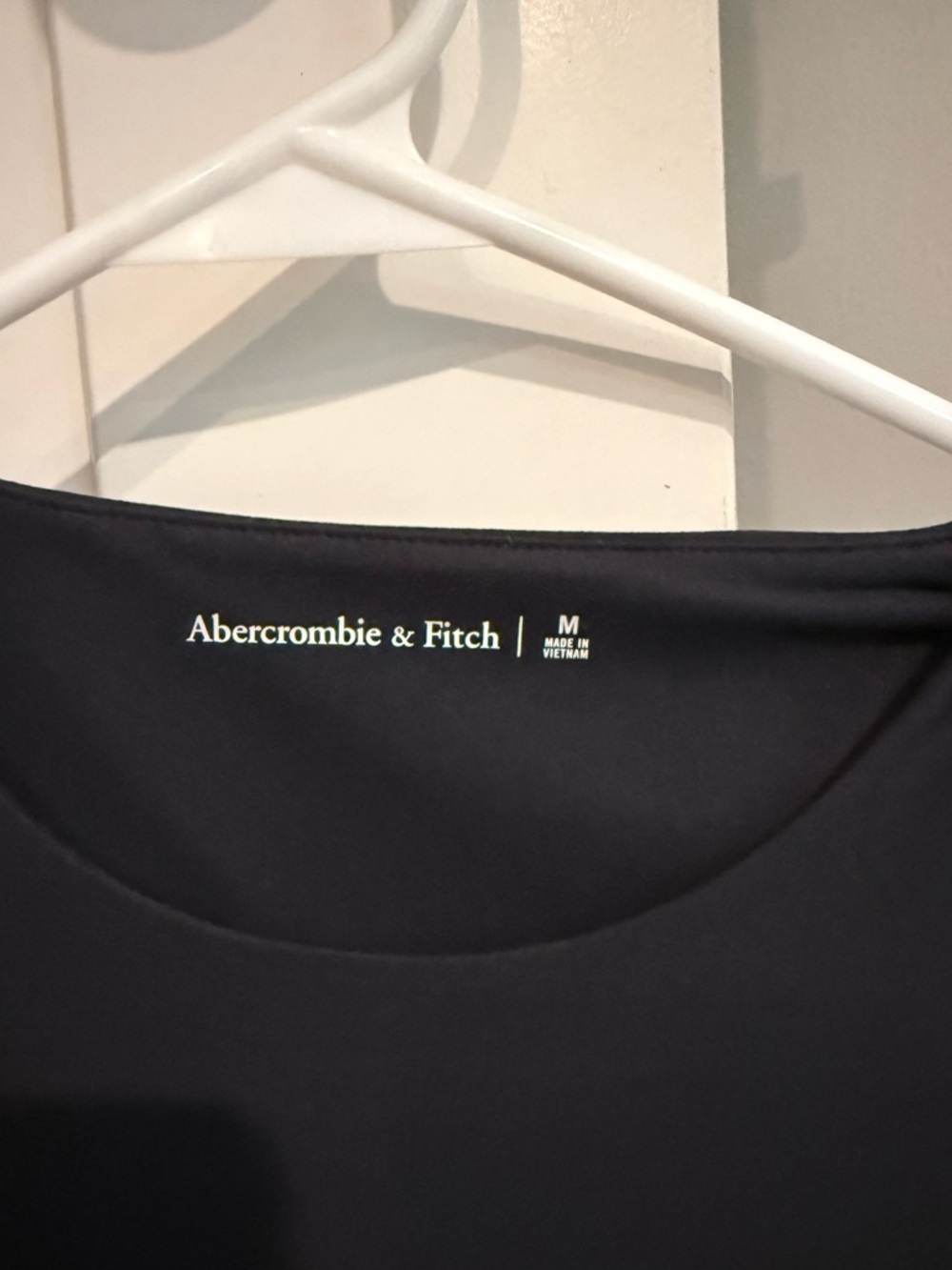 Abercrombie & Fitch Black soft matte seamless tuckable baby tee - Picture 2 of 3